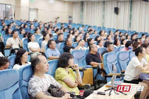 株洲市共童成長(zhǎng)父母課堂第六期開(kāi)講 科學(xué)育兒方法引領(lǐng)家庭教育新風(fēng)尚